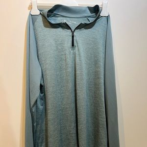 Under Armour 2XL loose polyester quart zip shirt - like new